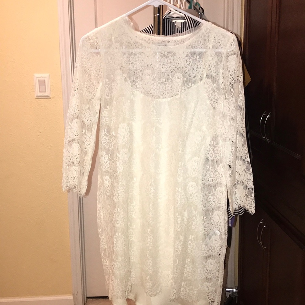 FOREVER 21- WHITE LACE DRESS